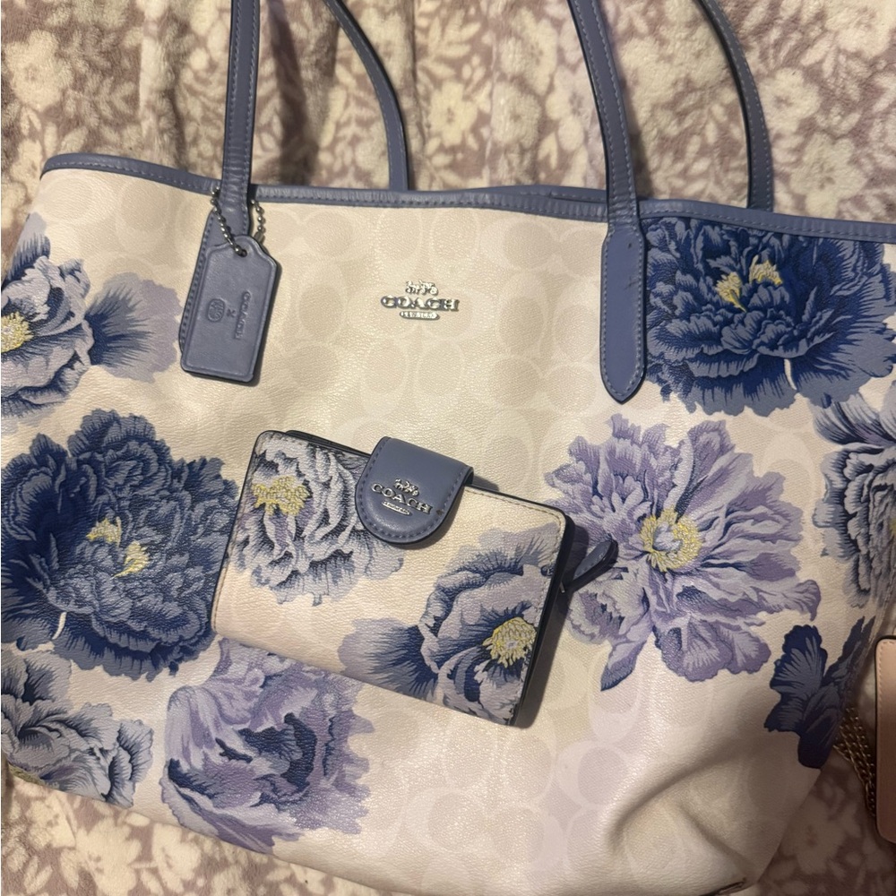 Coach Floral Print Tote and Wallet Set in Blue- Great condition